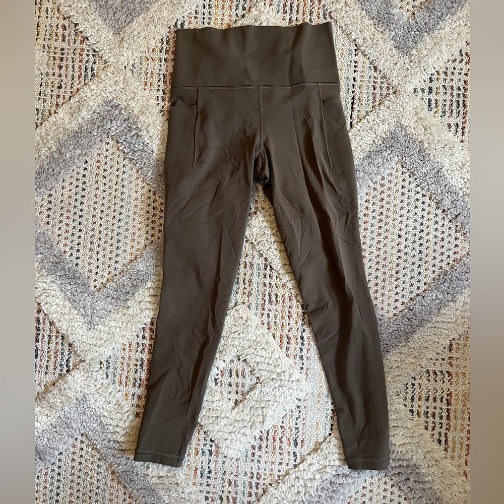 NWOT Athleta Salutation stash 7/8 leggings